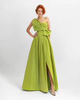 One-shoulder gown with oversized bow – Noven